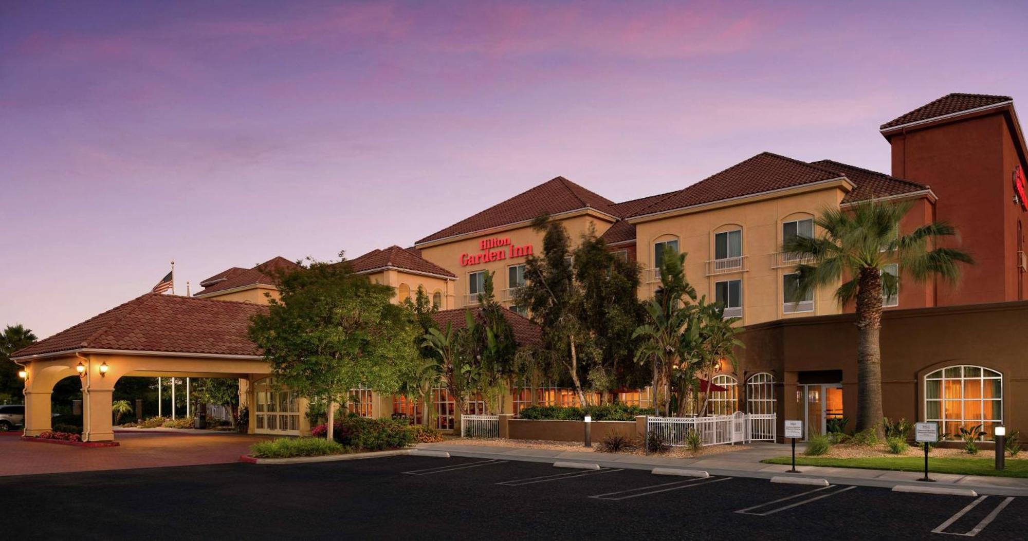 Hilton Garden Inn Fontana Exterior foto