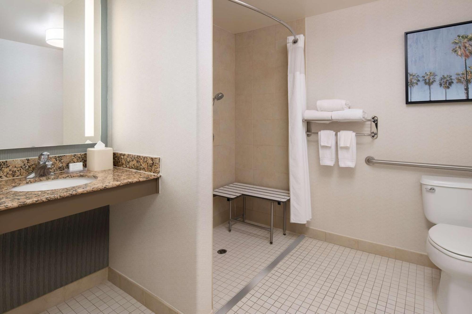 Hilton Garden Inn Fontana Exterior foto