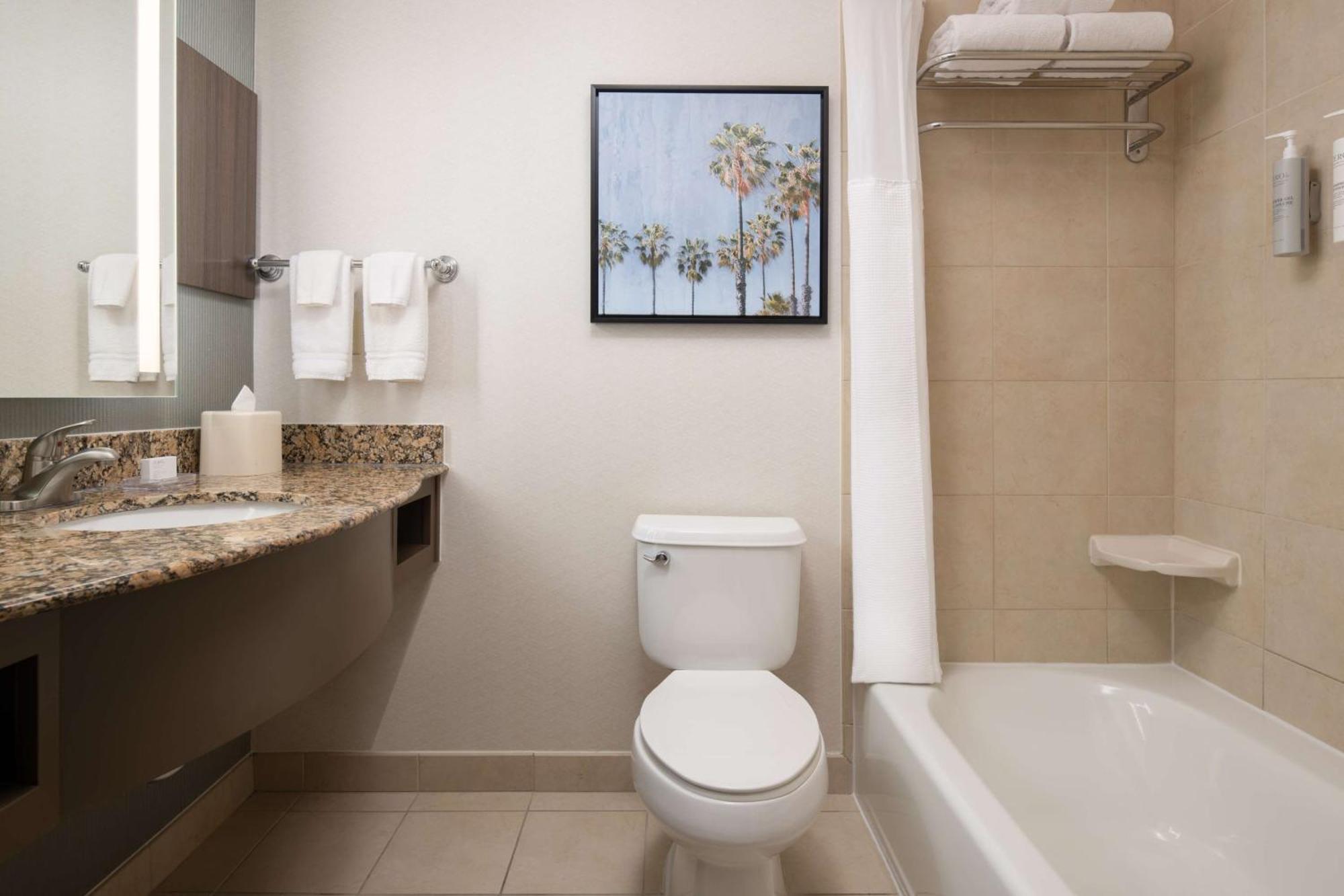 Hilton Garden Inn Fontana Exterior foto