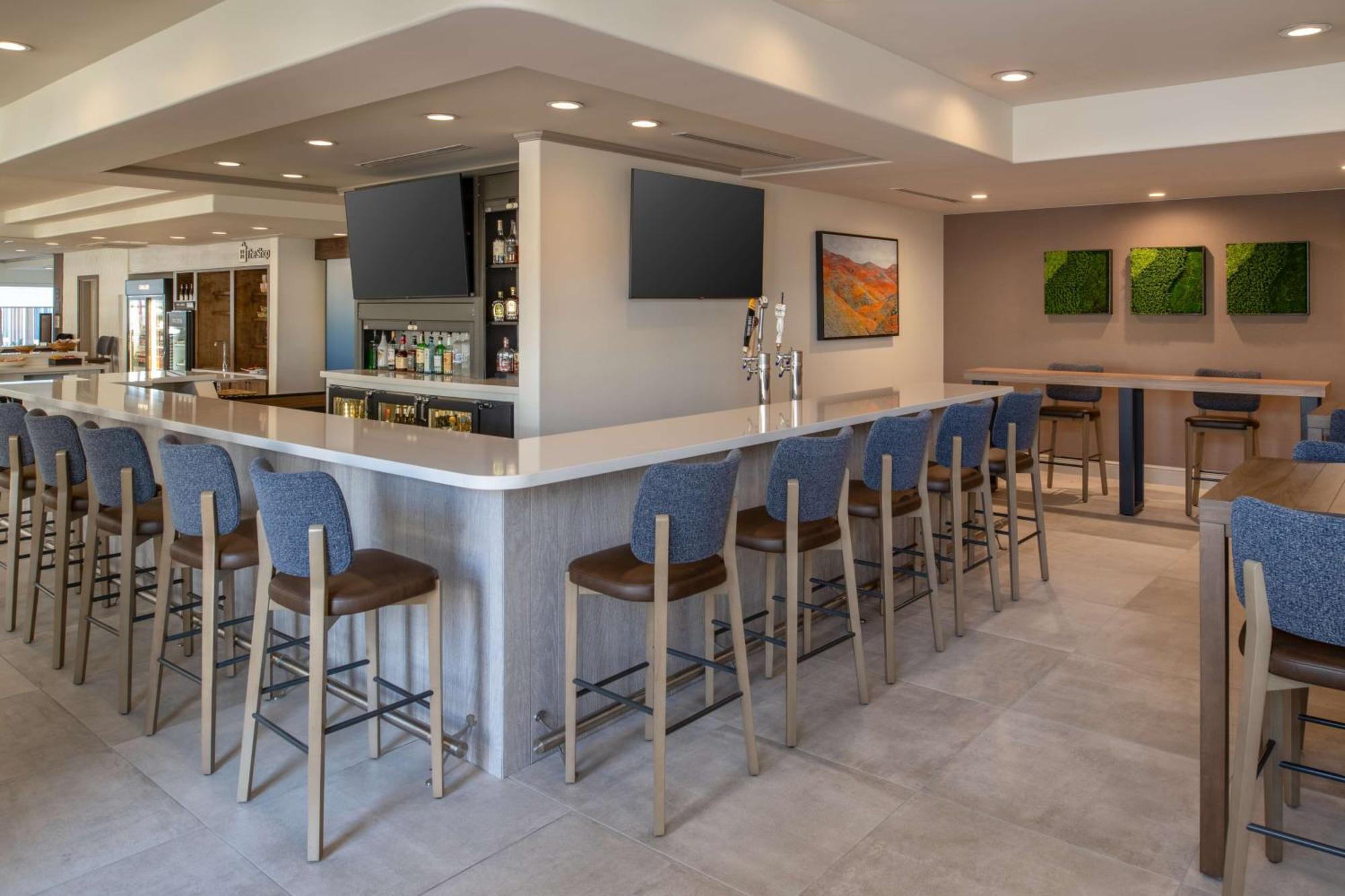 Hilton Garden Inn Fontana Exterior foto
